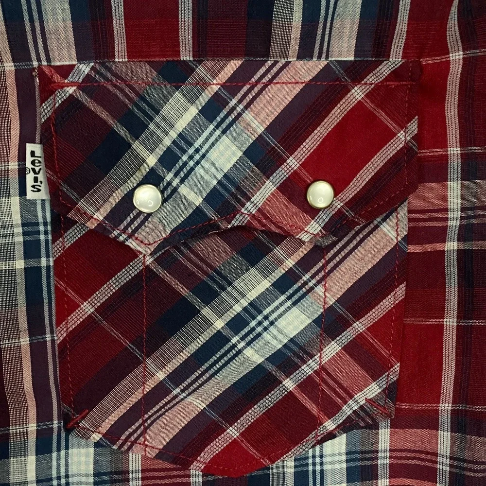 Levis Shirt Mens XL Plaid Western Pearl Snap Light Weight Saw Tooth Pocket Red